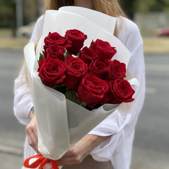 11 красных роз 70 см