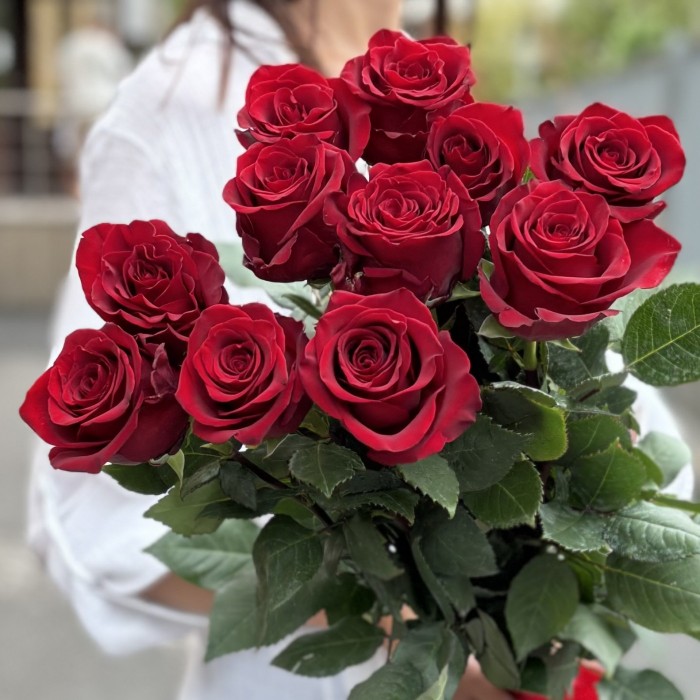 11 красных роз Эксплорер 80 см