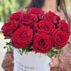 11 красных роз Ред Наоми в коробке Любимой мамочке