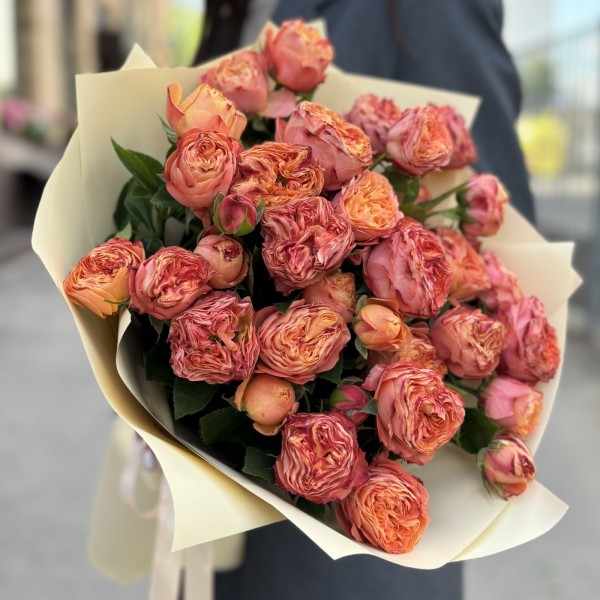 11 кустовых пионовидных оранжевых роз Ля Мандарин