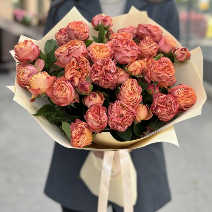 11 кустовых пионовидных оранжевых роз Ля Мандарин