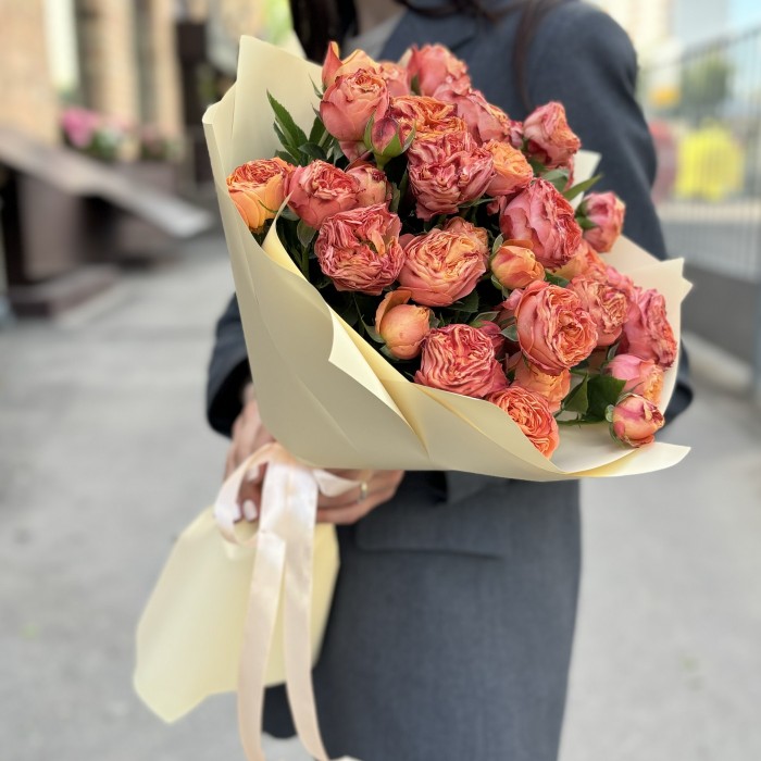 11 кустовых пионовидных оранжевых роз Ля Мандарин