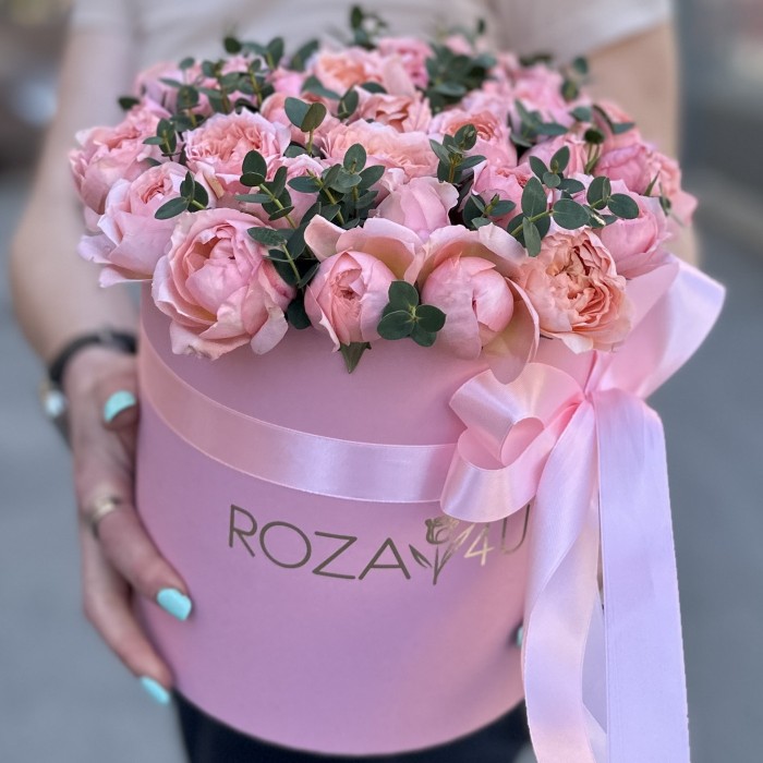 11 кустовых пионовидных роз Джульетта в коробке