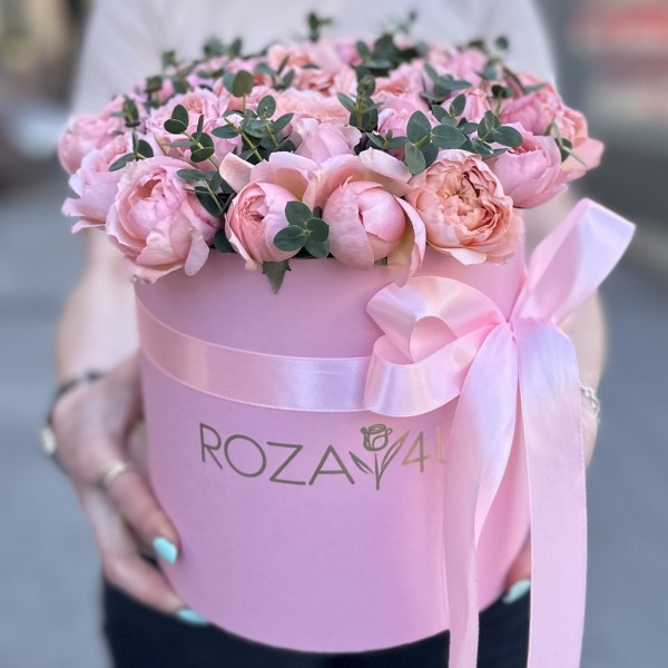 11 кустовых пионовидных роз Джульетта в коробке