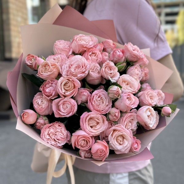 11 кустовых розовых роз Мадам бомбастик