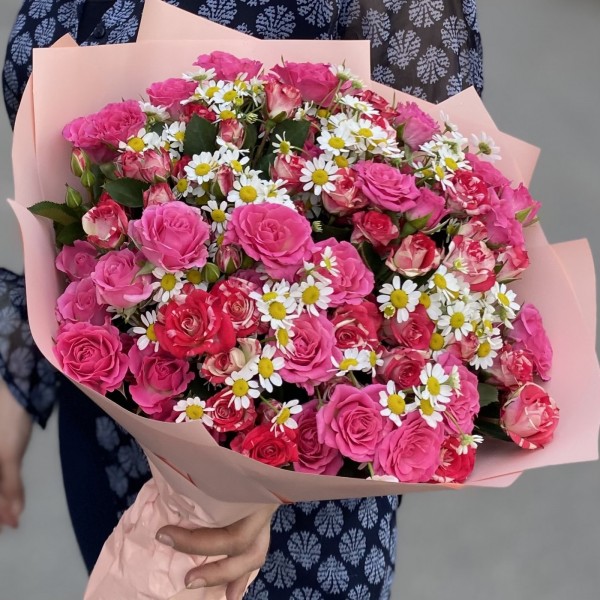 21 кустовая роза с ромашкой