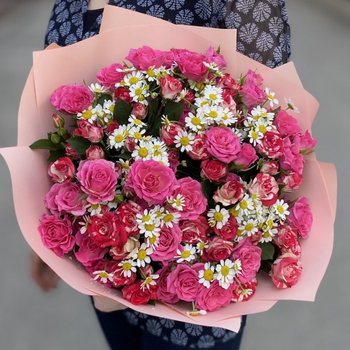 21 кустовая роза с ромашкой