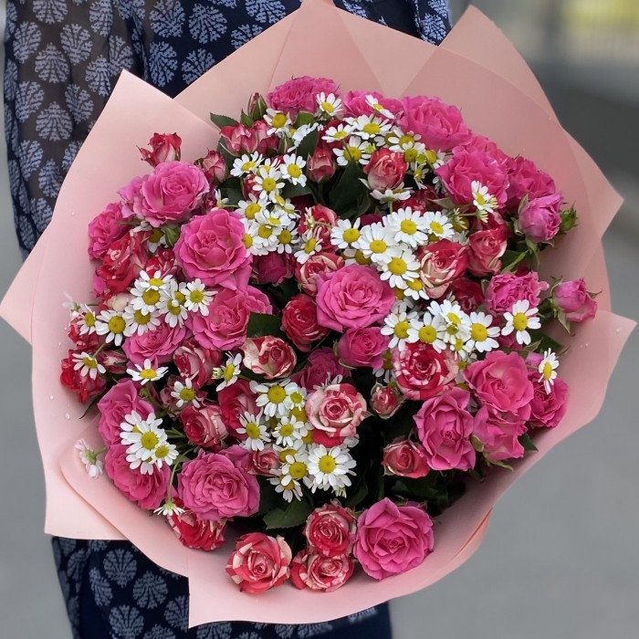 21 кустовая роза с ромашкой