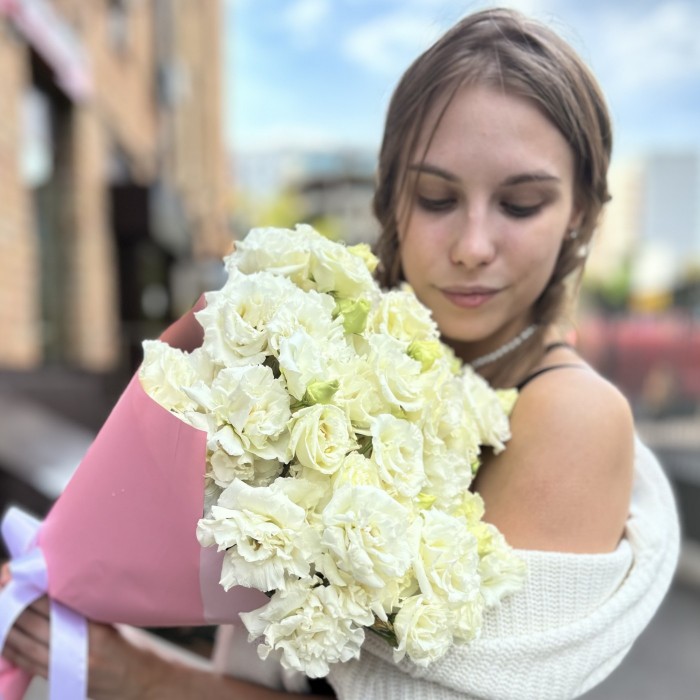 11 махровых белых эустом