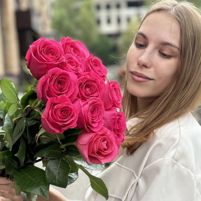 11 малиновых роз Пинк Флойд 80 см