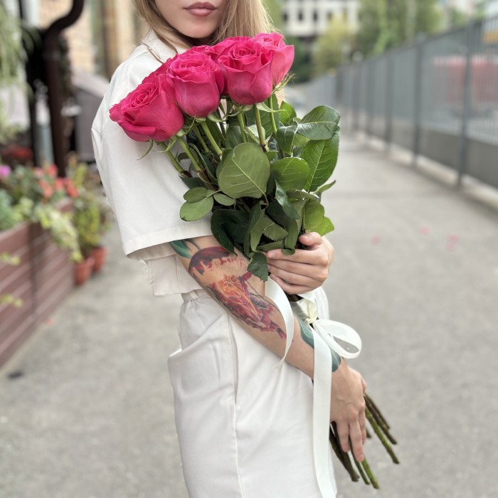 11 малиновых роз Пинк Флойд 80 см