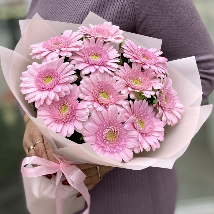 11 нежно-розовых гербер