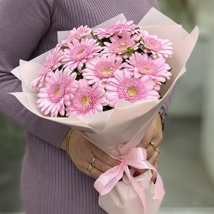 11 нежно-розовых гербер