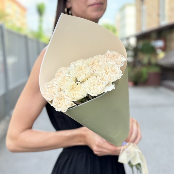 11 персиковых гвоздик Эппл Ти