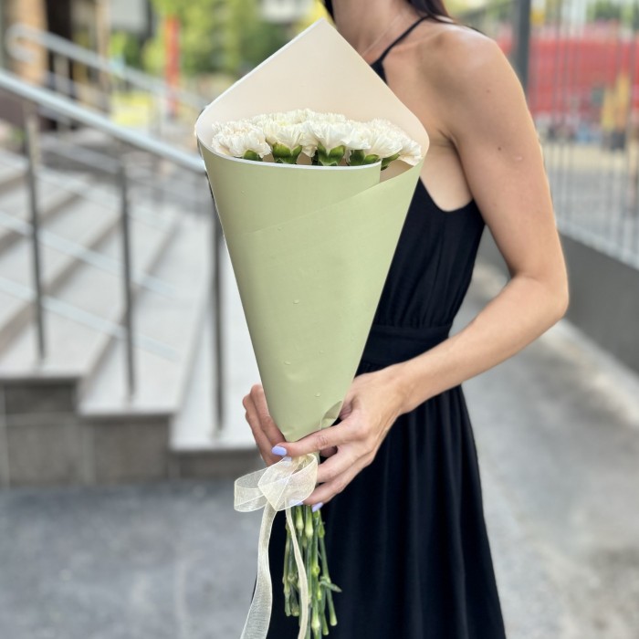 11 персиковых гвоздик Эппл Ти