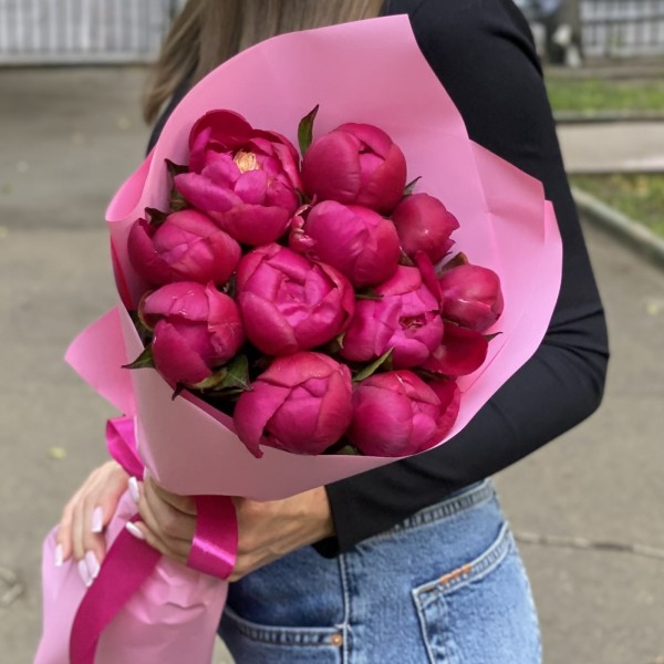 11 пионов Вайт Кеп