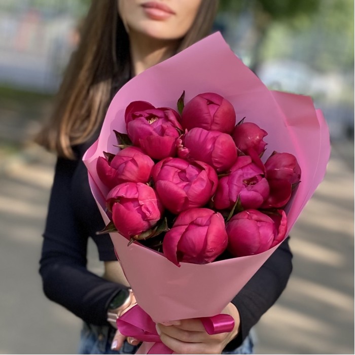 11 пионов Вайт Кеп