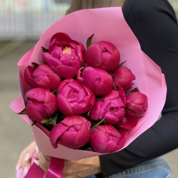 11 пионов Вайт Кеп