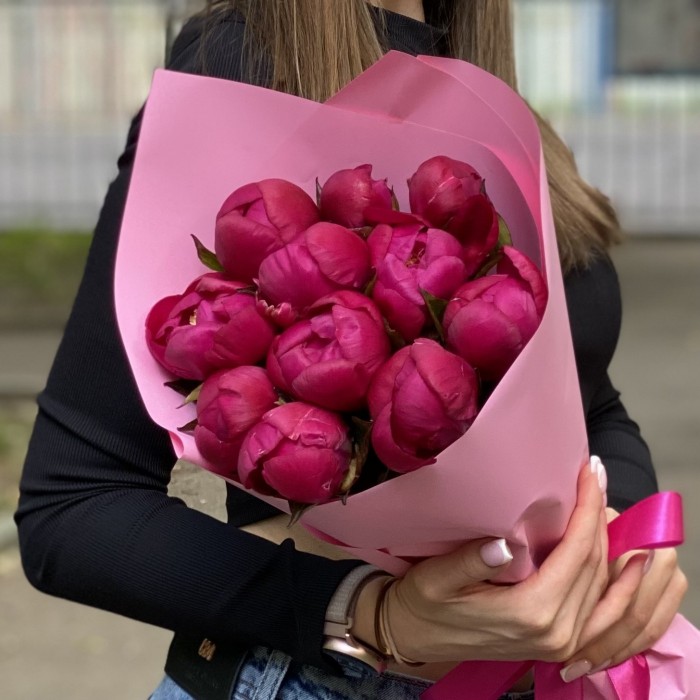 11 пионов Вайт Кеп