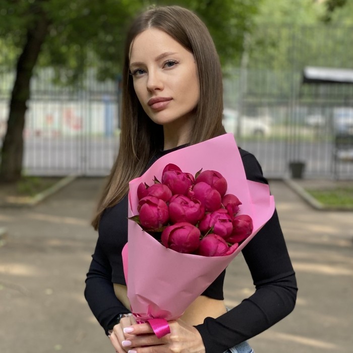 11 пионов Вайт Кеп