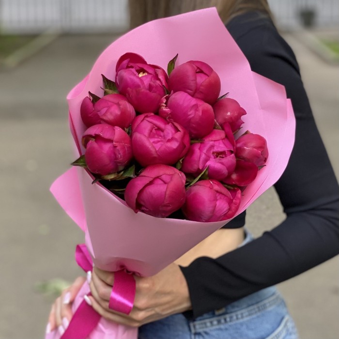 11 пионов Вайт Кеп