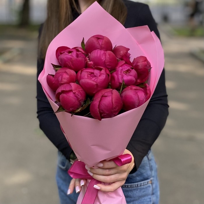 11 пионов Вайт Кеп