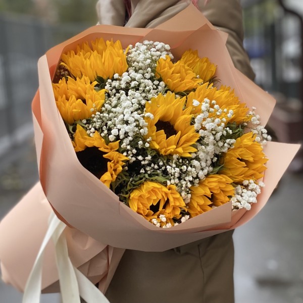 11 подсолнухов с гипсофилой