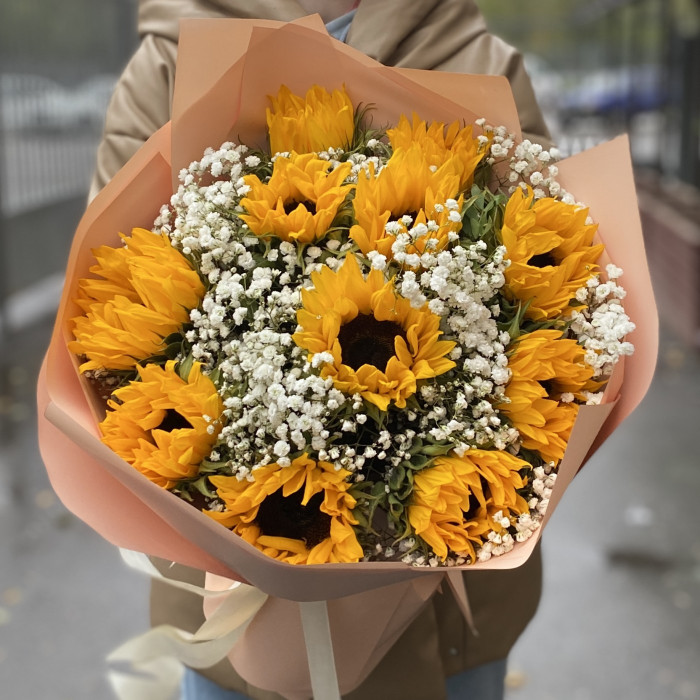 11 подсолнухов с гипсофилой