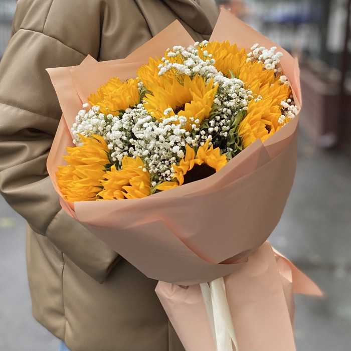 11 подсолнухов с гипсофилой