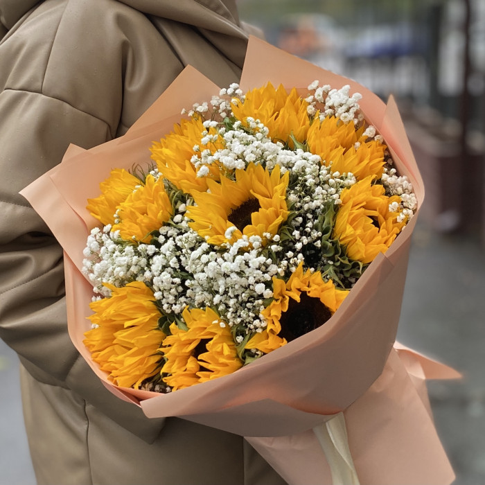 11 подсолнухов с гипсофилой