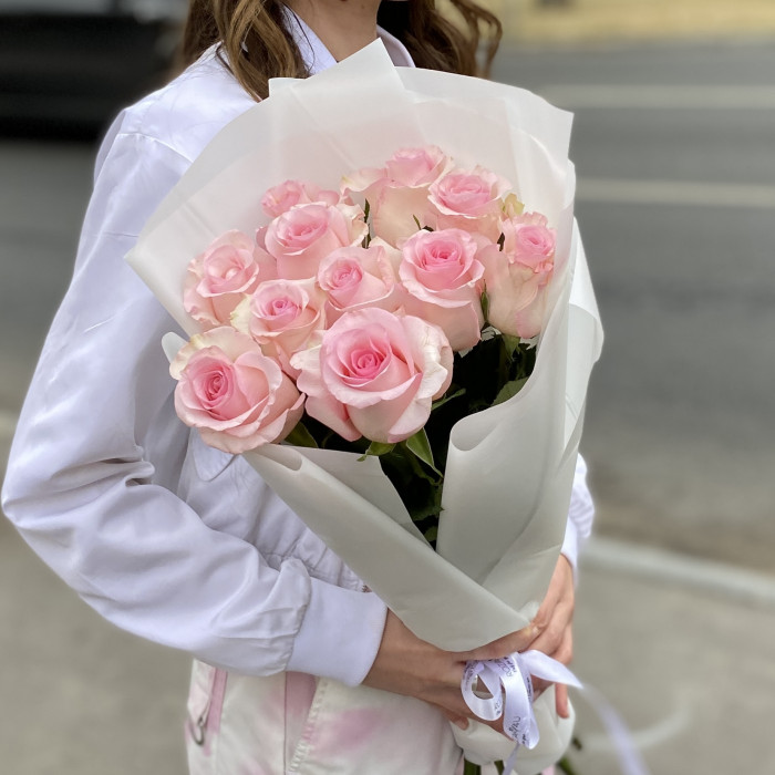 11 розовых роз Новия