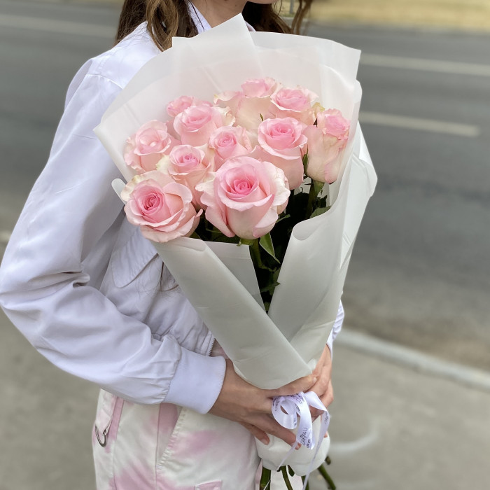 11 розовых роз Новия