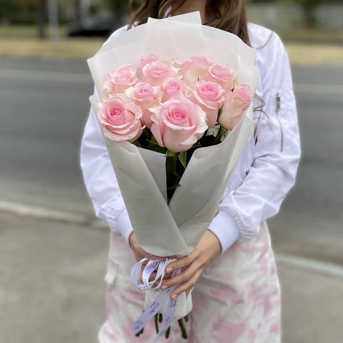 11 розовых роз Новия