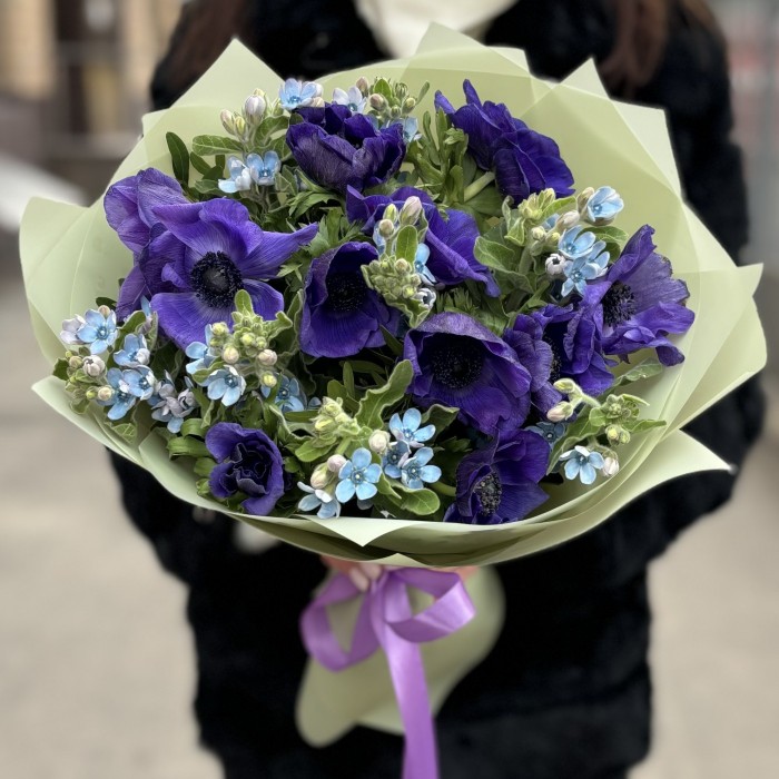 11 синих анемонов с оксипеталумом