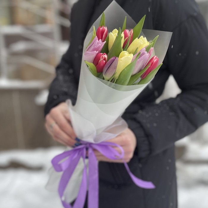 11 тюльпанов микс пастельных оттенков