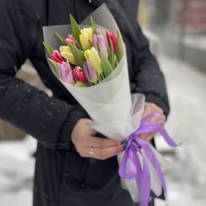 11 тюльпанов микс пастельных оттенков