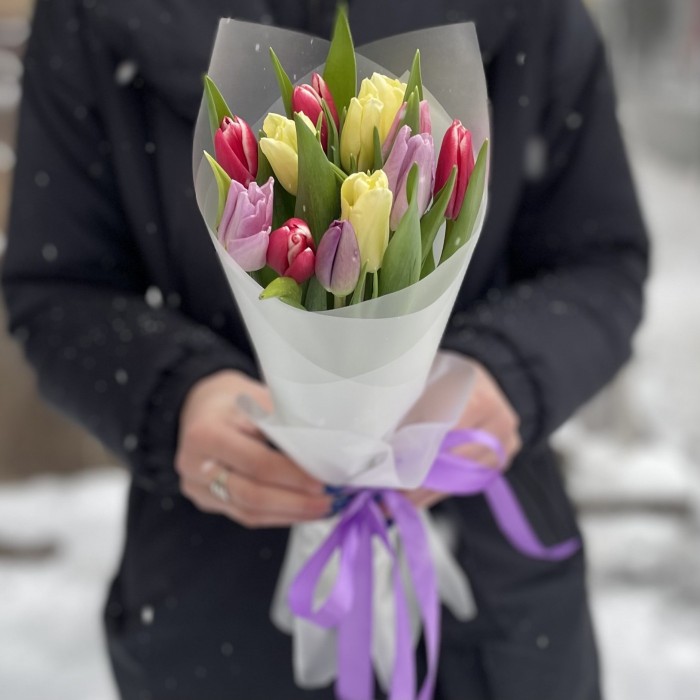 11 тюльпанов микс пастельных оттенков