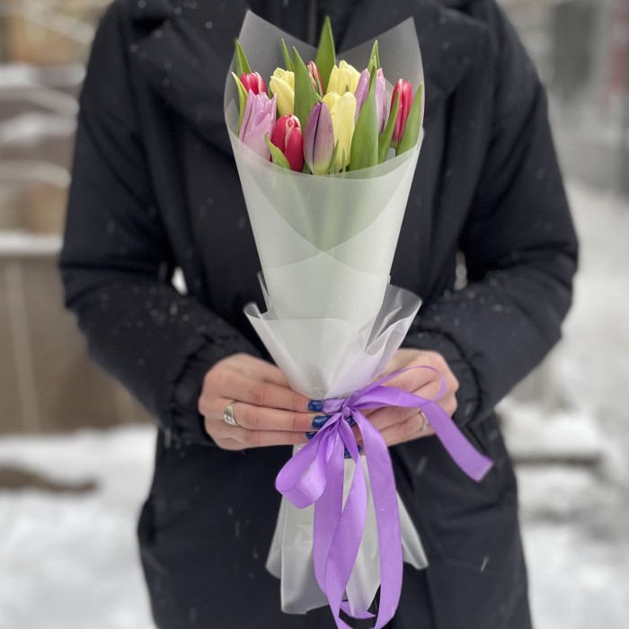 11 тюльпанов микс пастельных оттенков