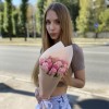 11 розово-зеленых роз Бел-роз в упаковке
