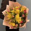 15 пионовидных тюльпанов с мимозой