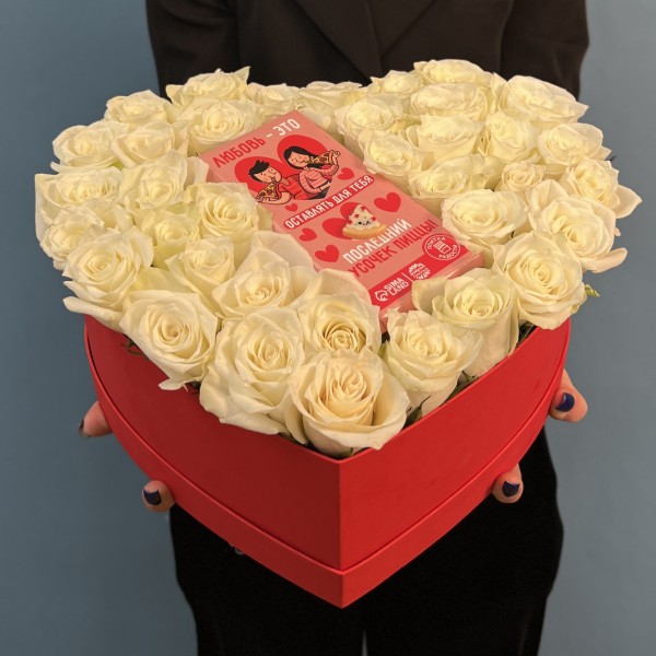 Коробка Сердце из Роз  "Любовь это..."