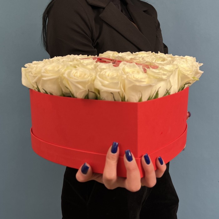 Коробка Сердце из Роз  "Любовь это..."