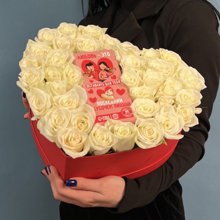 Коробка Сердце из Роз  "Любовь это..."
