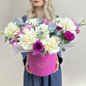 Букет дня в коробке с розами Просто так