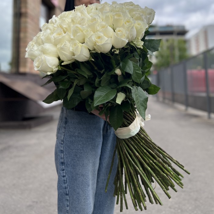 101 белая роза 80 см