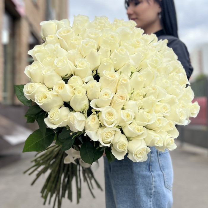 101 белая роза 80 см