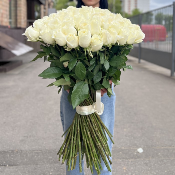 101 белая роза 80 см