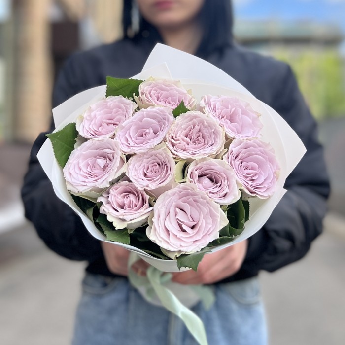 11 сиреневых роз Мемори Лейн 40 см