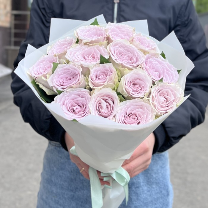 15 сиреневых роз Мемори Лейн 40 см