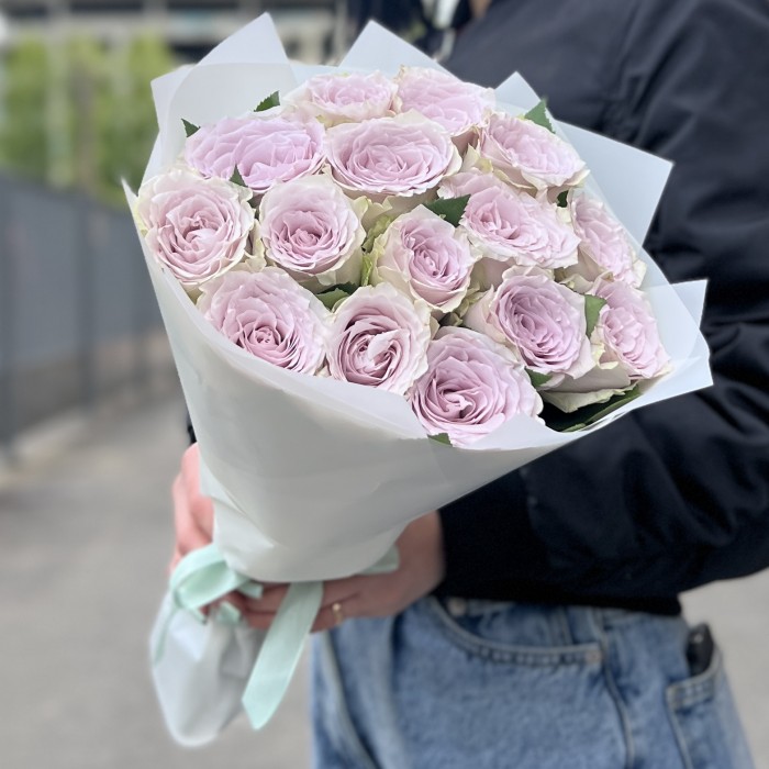 15 сиреневых роз Мемори Лейн 40 см